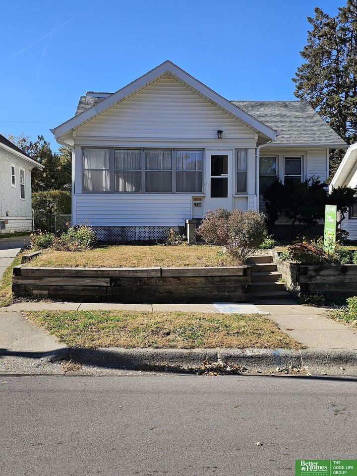 Property Photo: 2730 N 48th Avenue NE 68104