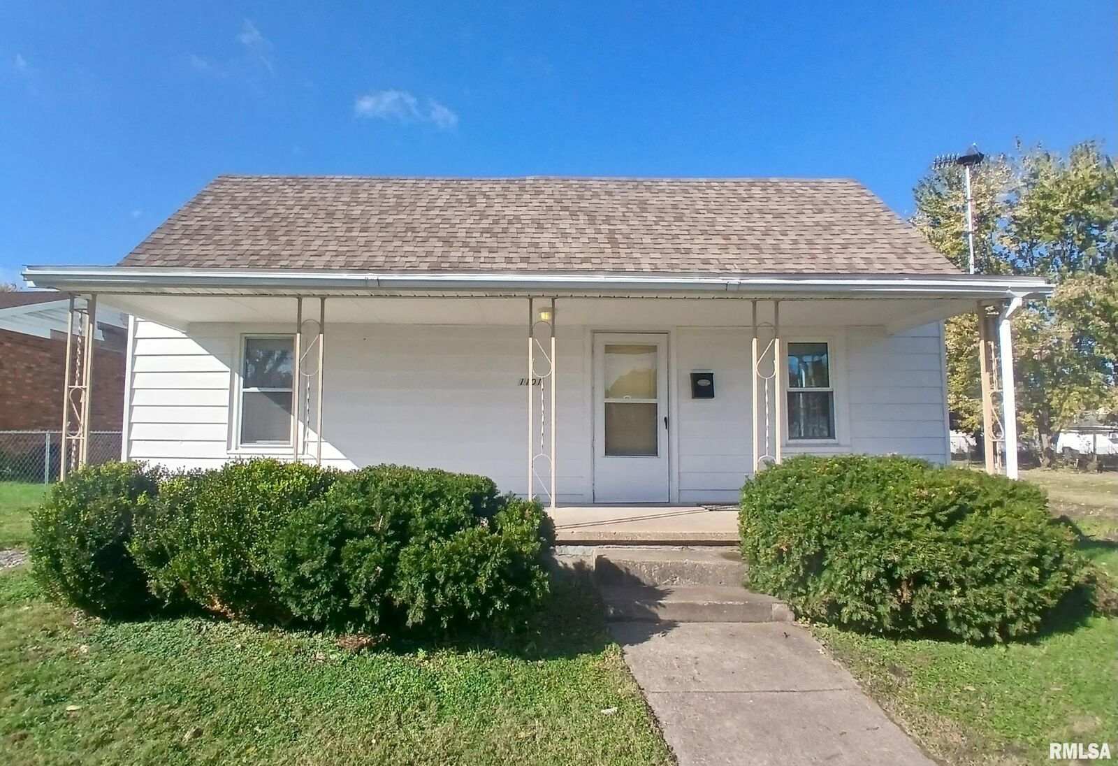 Property Photo:  1101 S 16th Street  IL 62948 