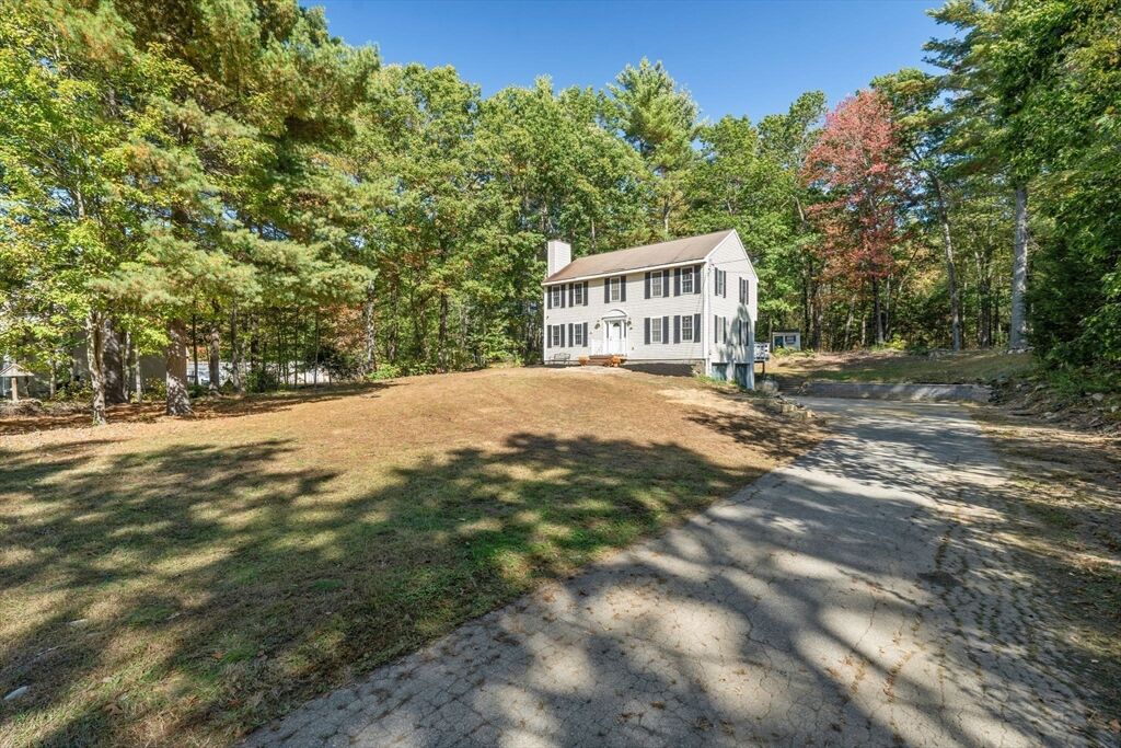 Property Photo:  16 Captain Danforth Lane  NH 03031 
