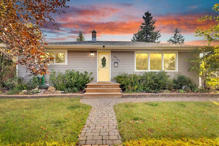 Property Photo:  3965 38A Avenue  AB T4N 2V6