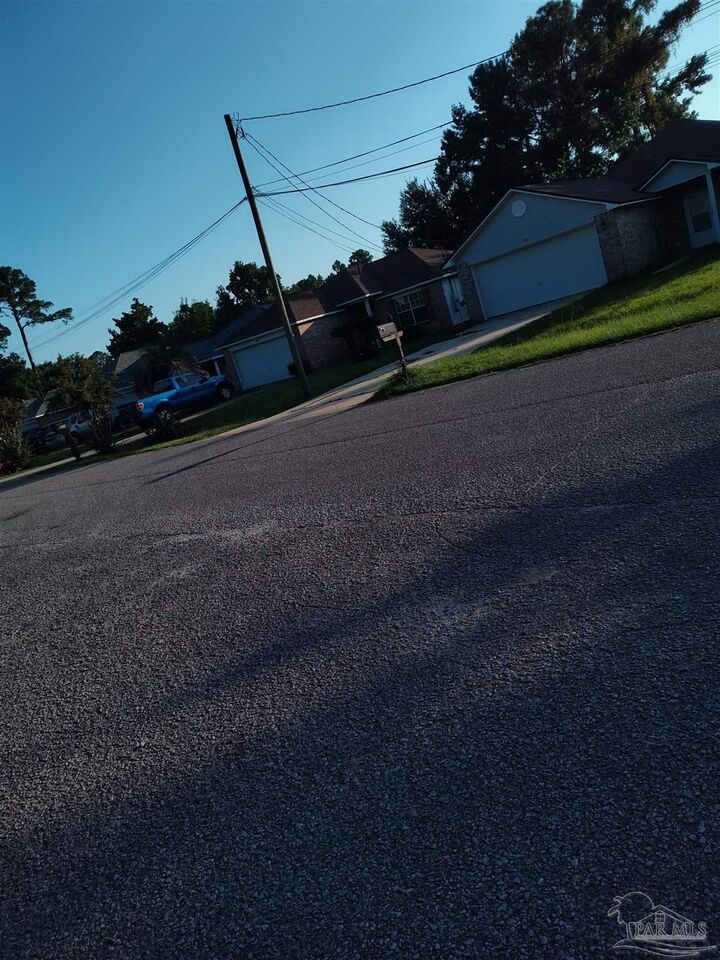 Property Photo:  135 Valdosta Ave  FL 32507