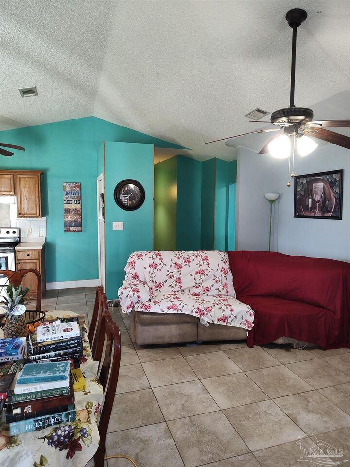 Property Photo:  135 Valdosta Ave  FL 32507 