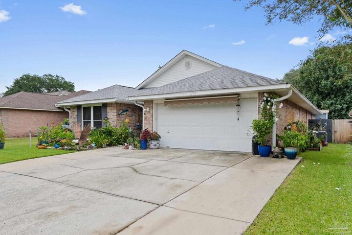 Property Photo: 1739 Ivalea Cir FL 32566