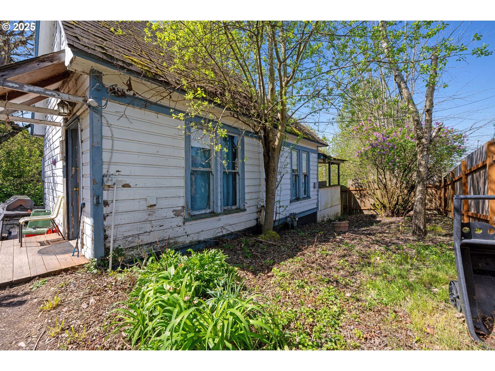 Property Photo:  6636 N Richmond Ave  OR 97203 