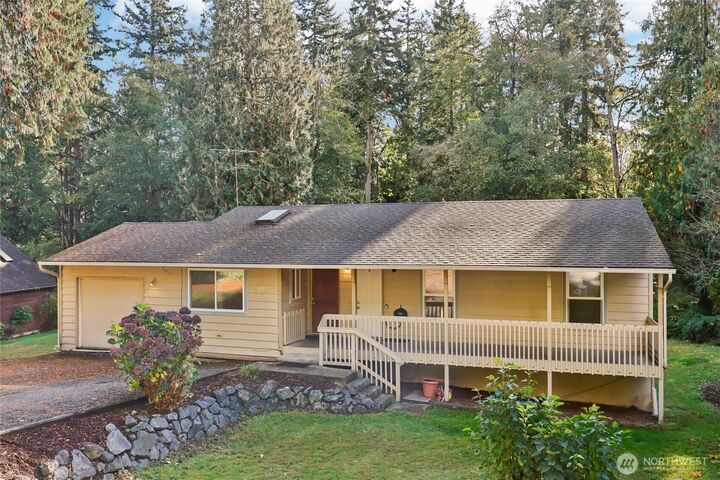 Property Photo:  8032  71st Place SE  WA 98290