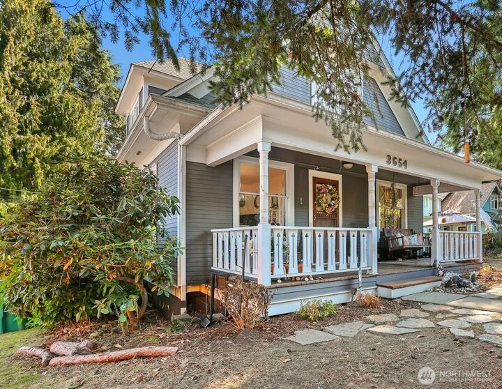 3654  35th Avenue W  Seattle WA 98199 photo