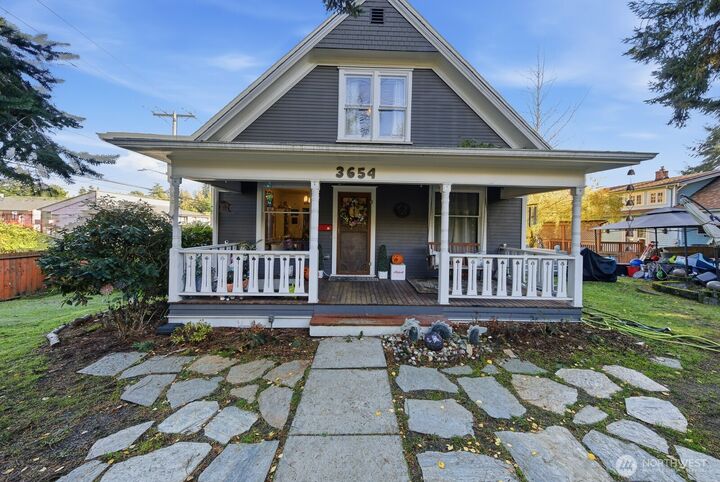 3654  35th Avenue W  Seattle WA 98199 photo