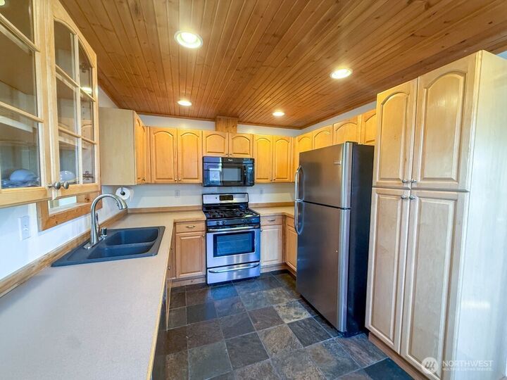 Property Photo:  5916  207th Place SW  WA 98036