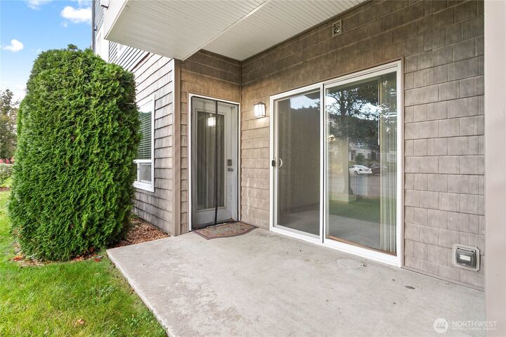Property Photo: 504 Darby Drive 110 WA 98225