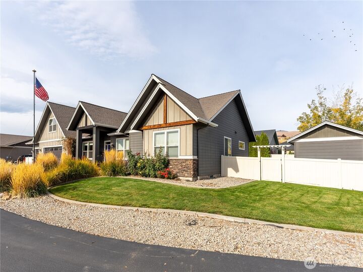 Property Photo:  410  Erika Lane  WA 98801 