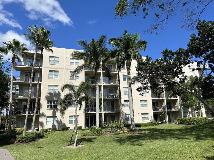 Property Photo:  26 Royal Palm Way 405  FL 33432