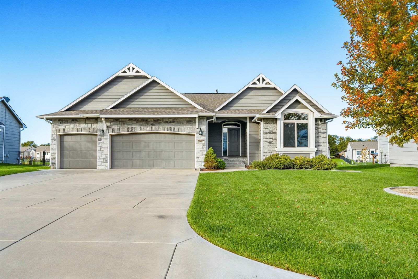 Property Photo: 609 N Jaax St KS 67235