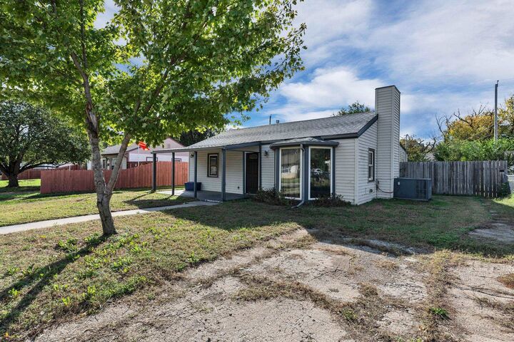 Property Photo:  5139 S Meadowview Ave  KS 67216-3534