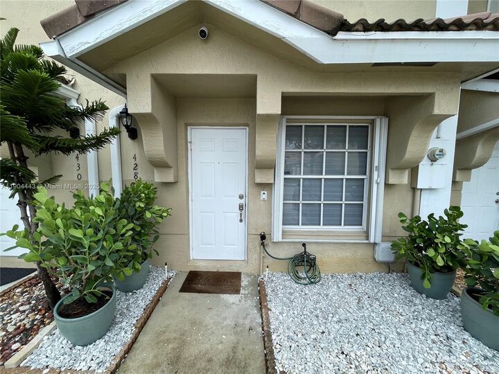 428 SW 122nd Ave  Pembroke Pines FL 33025 photo