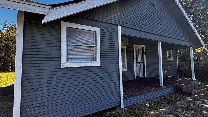 Property Photo: 620 15th St TX 77640