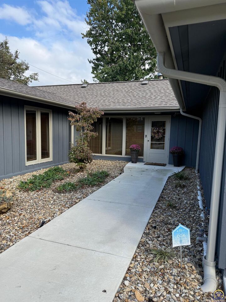 Property Photo:  2720 SW College Ave  KS 66611 