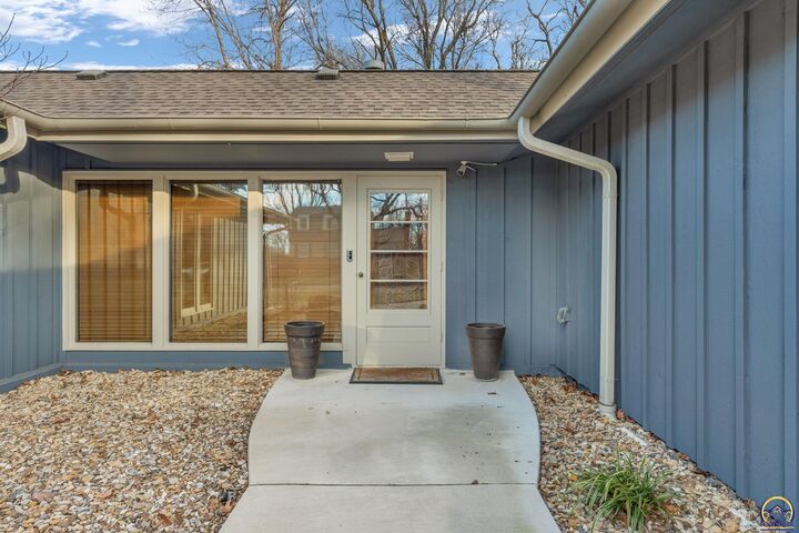 Property Photo:  2720 SW College Ave  KS 66611 