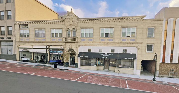 17 Elizabeth Street Restaurant  Derby CT 06418 photo