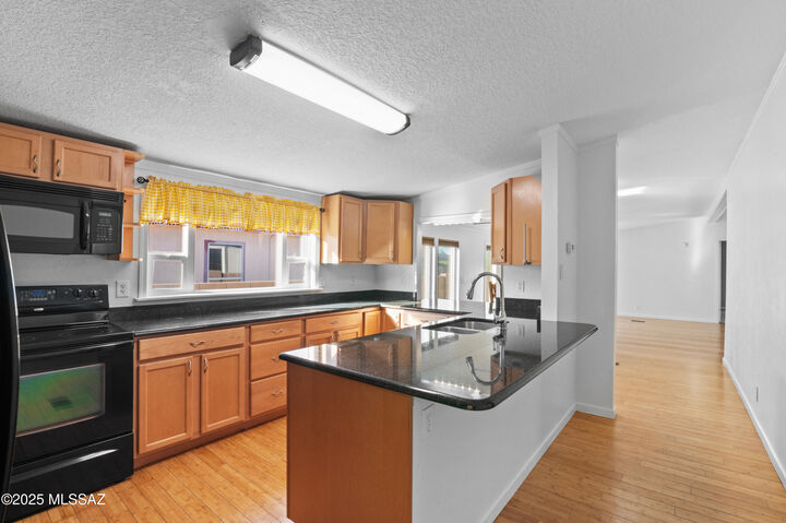 Property Photo: 9011 N Valgrind Lane AZ 85743