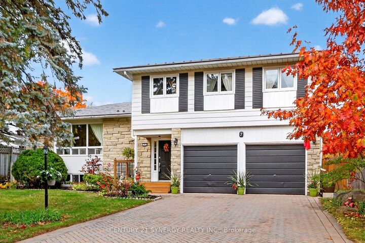 Property Photo: 7 St Remy Drive ON K2J 1A5