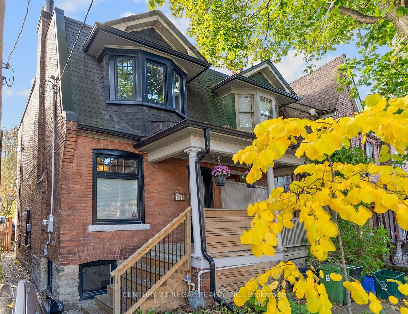 Property Photo:  7 Wallace Avenue  ON M6H 1T4