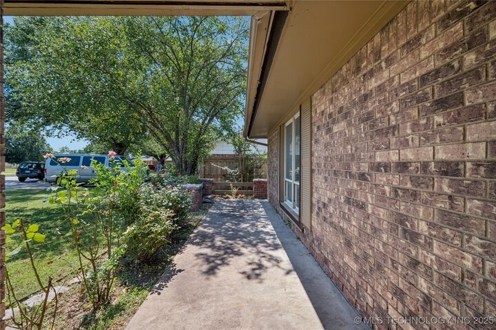 Property Photo:  7065 E 52nd Street  OK 74145 