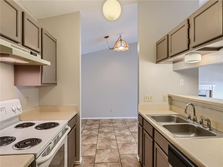 Property Photo: 529 Cutty Trail B TX 78734