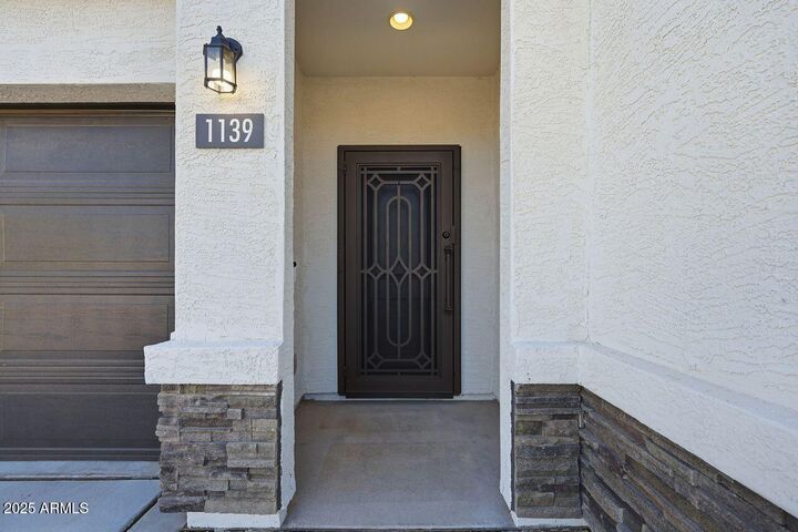Property Photo: 1139 W Sand Canyon Court AZ 85122