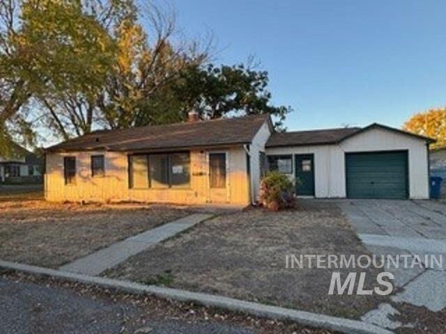 Property Photo: 810 E 9th N ID 83647