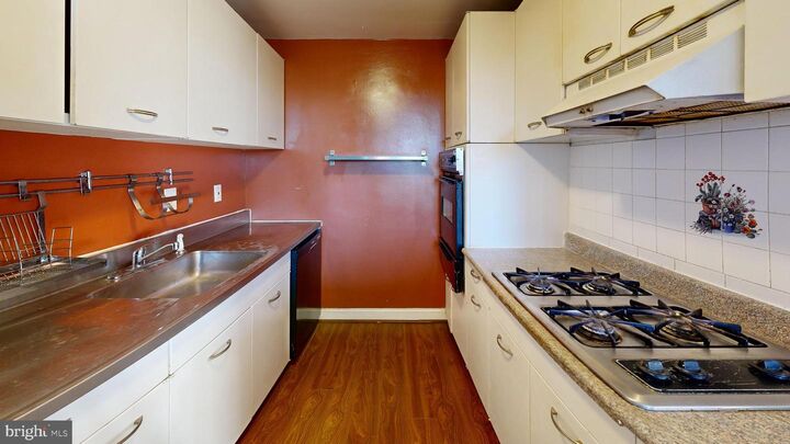 Property Photo:  4600 Duke Street 617  VA 22304 