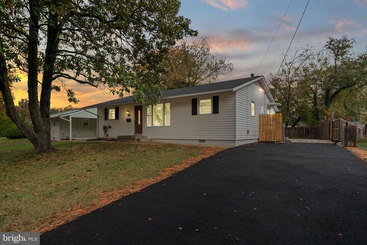 Property Photo: 904 Hopton Road VA 22191