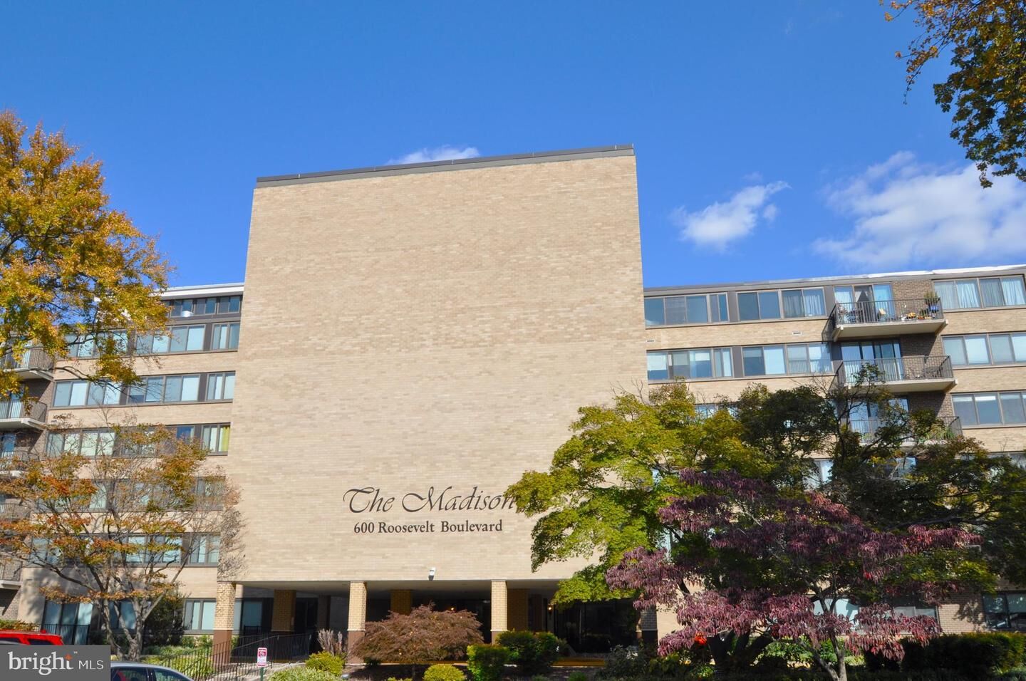 Property Photo:  600 Roosevelt Boulevard 210  VA 22044 