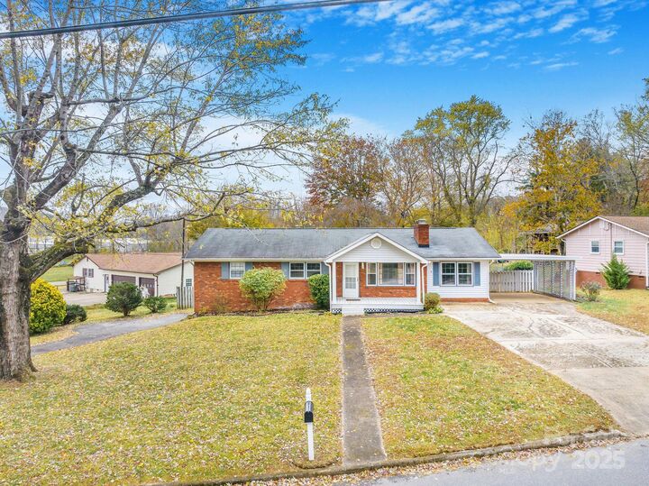 Property Photo:  5 Sunset Drive  NC 28778