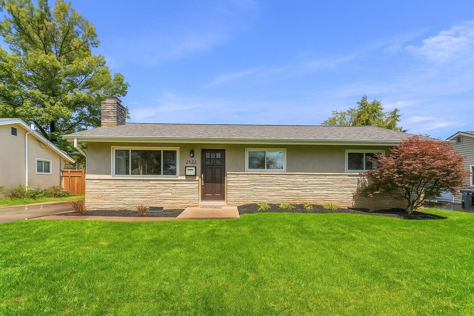 Property Photo: 2565 Nottingham Road OH 43221