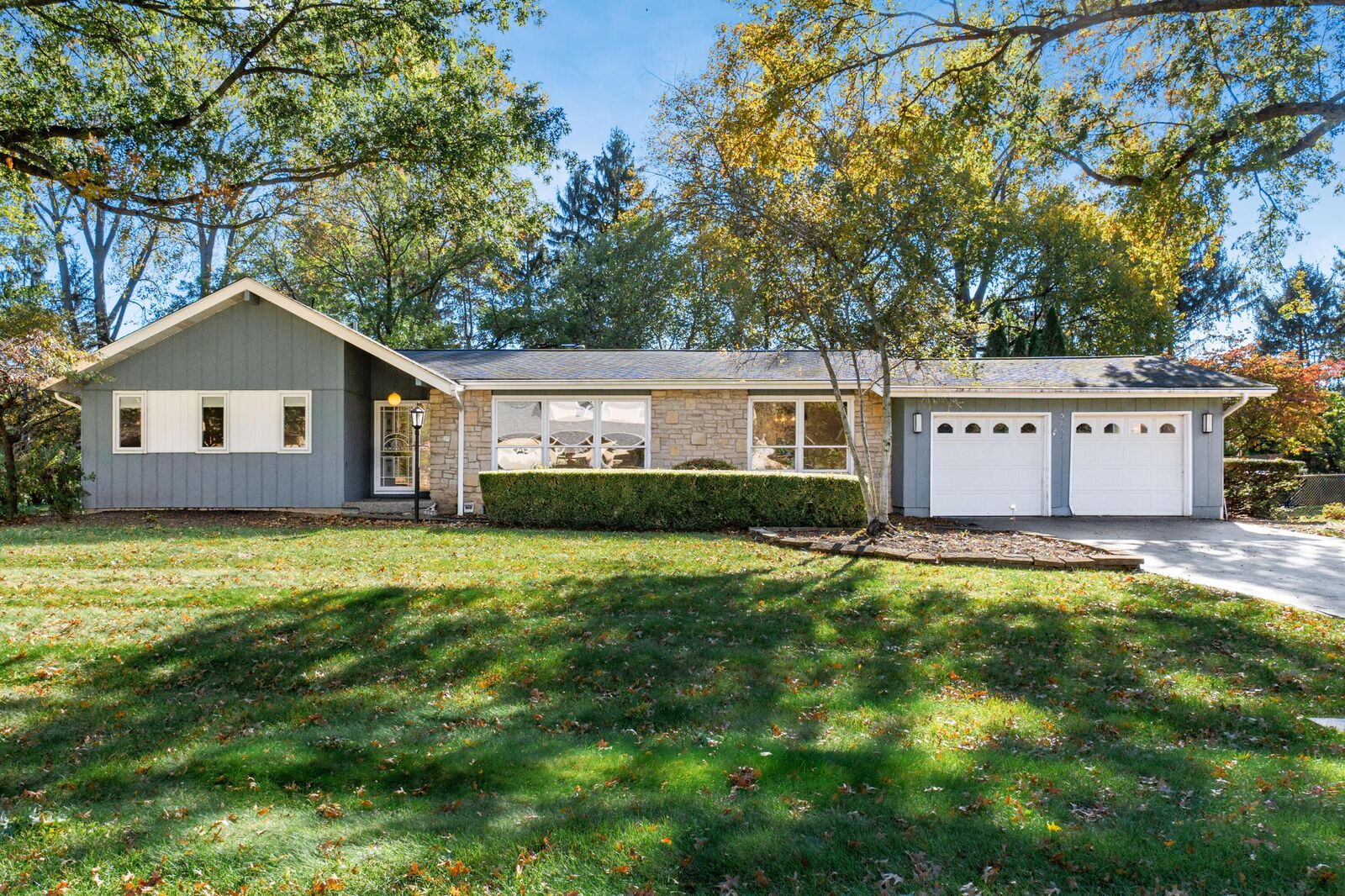 Property Photo:  5869 Cummington Place  OH 43213