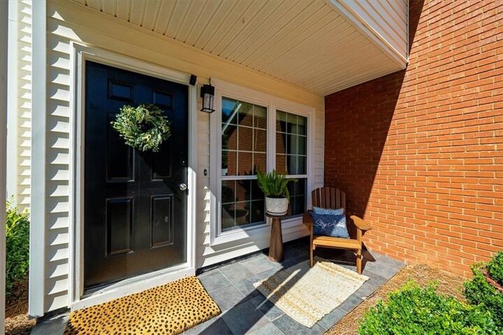 Property Photo:  820 Camelon Court  GA 30004