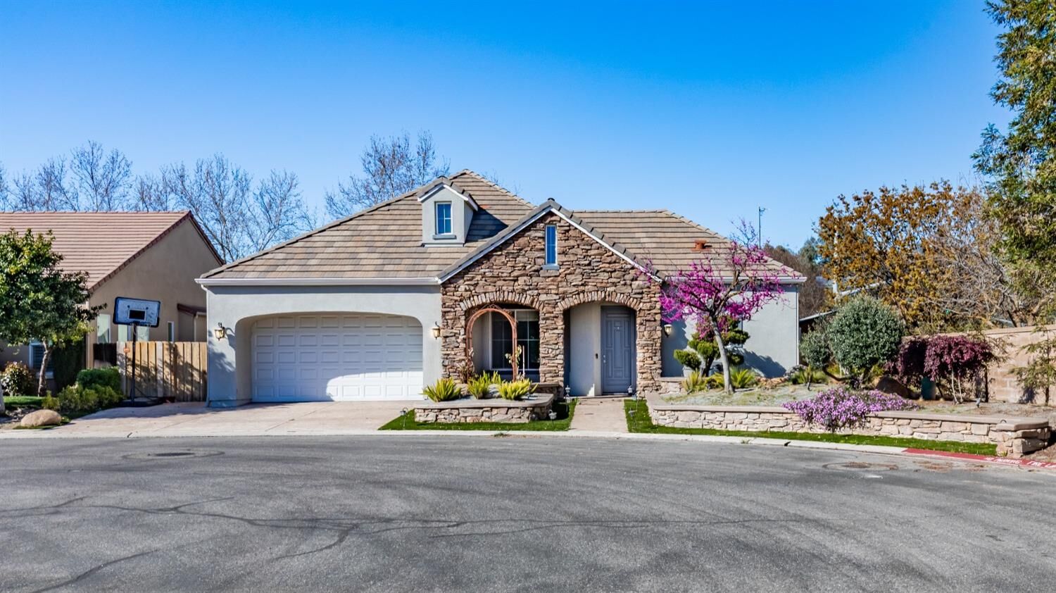 Property Photo:  11 W Serena Avenue  CA 93619 