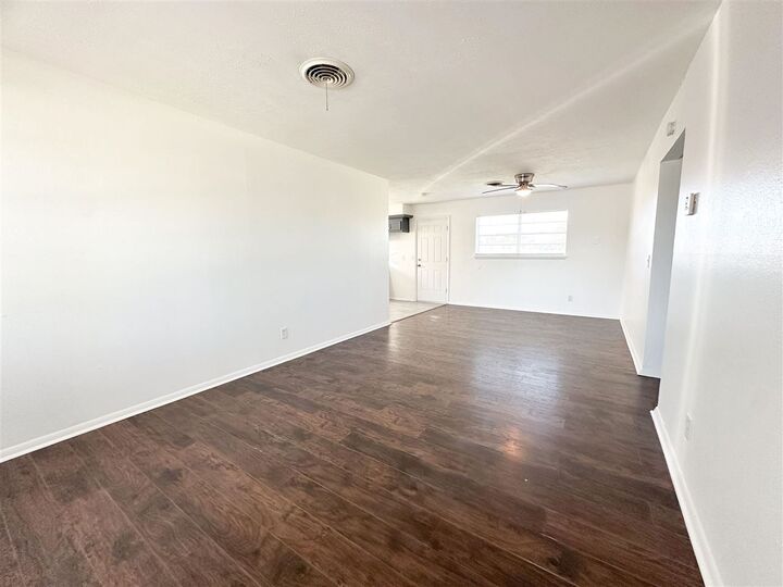 Property Photo:  6135 NW Euclid Ave  OK 73505 