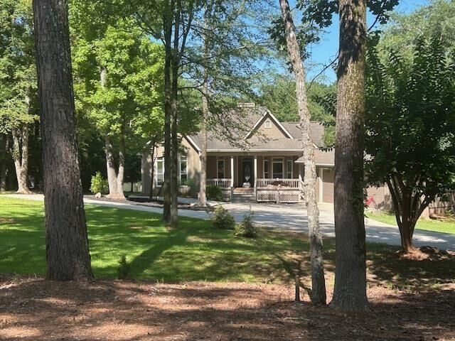 Property Photo:  1231 Bennett Springs Drive  GA 30642