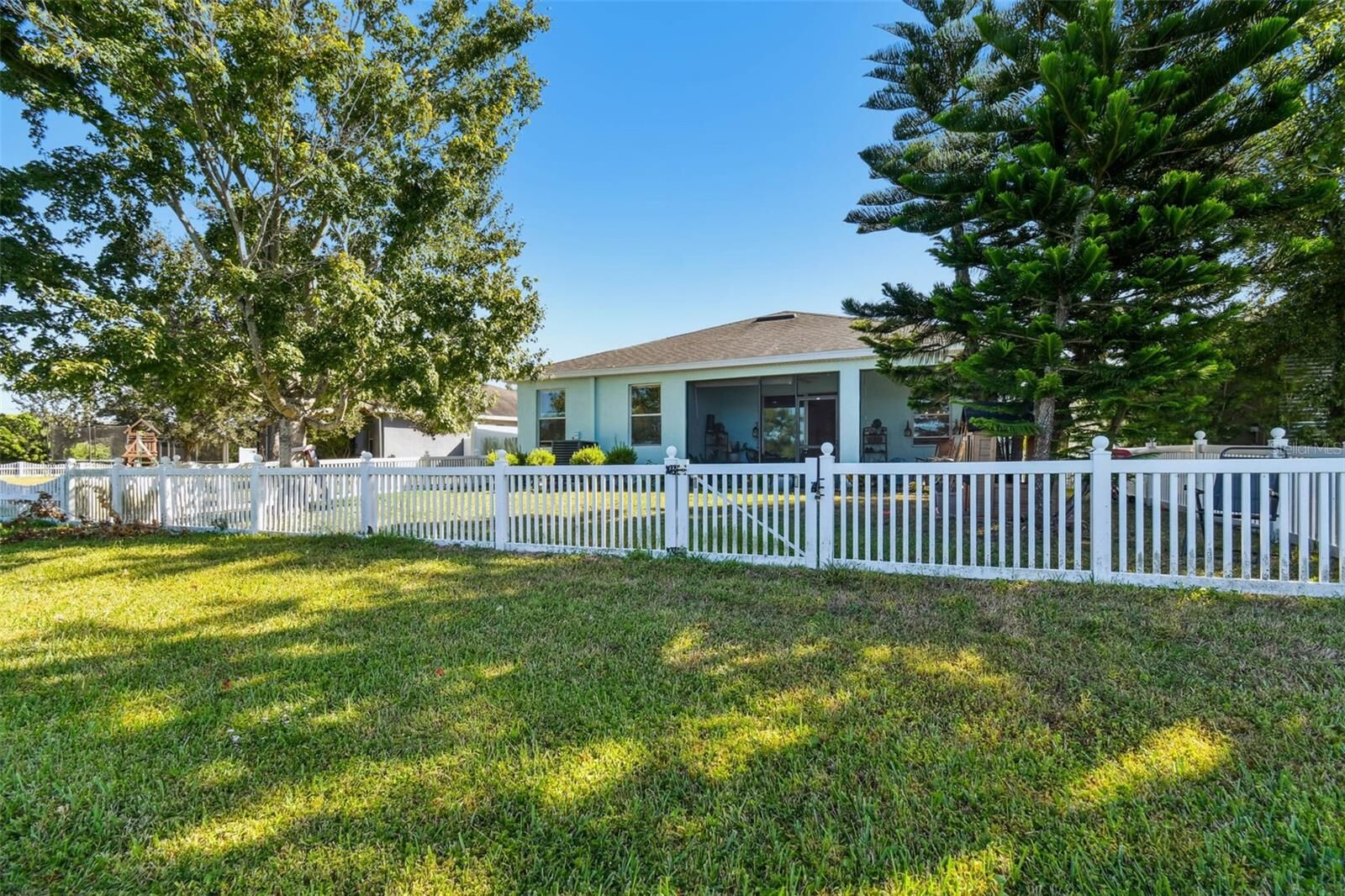 Property Photo:  1110 Lauren Manor Loop  FL 33570 
