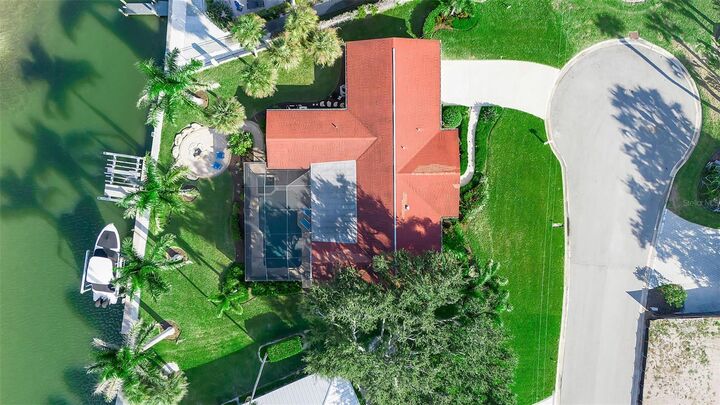 Property Photo: 318 Nassau Street N FL 34285