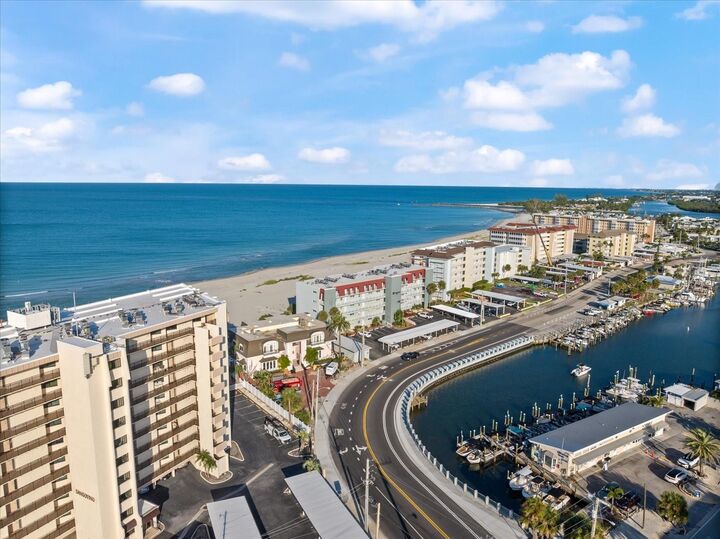 Property Photo:  950 Tarpon Center Drive 202  FL 34285