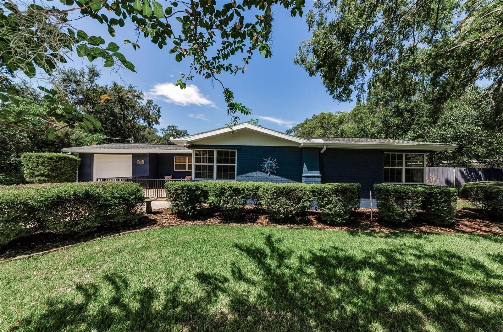 Property Photo: 10702 N Oregon Avenue FL 33612