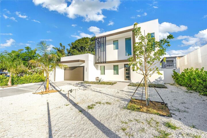 Property Photo:  2305 Temple Street  FL 34239