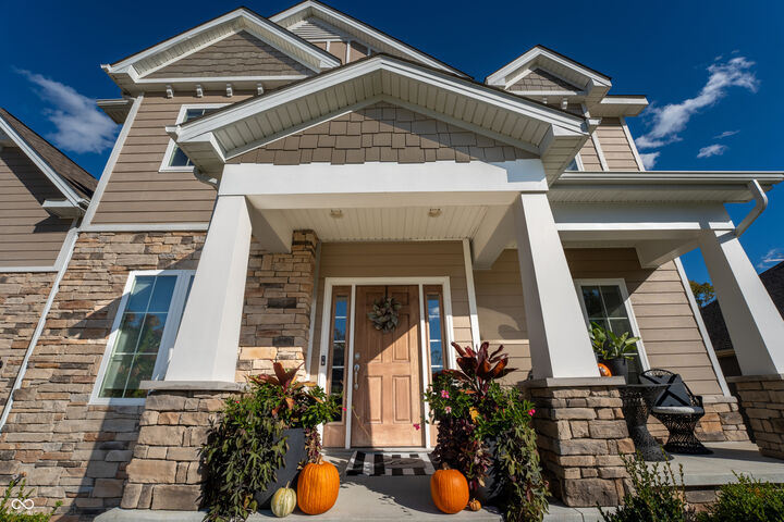 Property Photo: 5229 Stonehaven Lane IN 47201