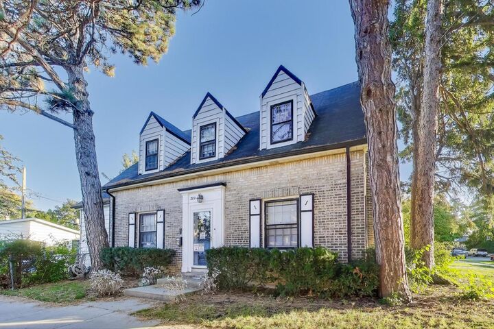 Property Photo: 2859 N Mango Avenue IL 60634