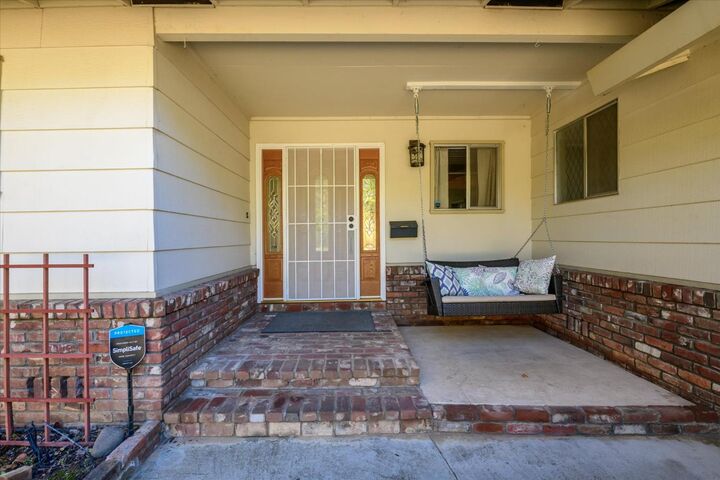 Property Photo: 850 Blue Bell Court CA 95667