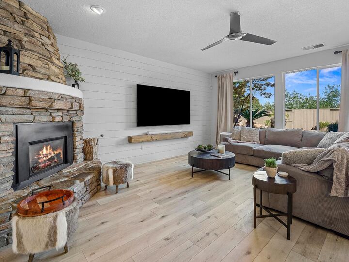 Property Photo: 405 Cranston Court CA 95762