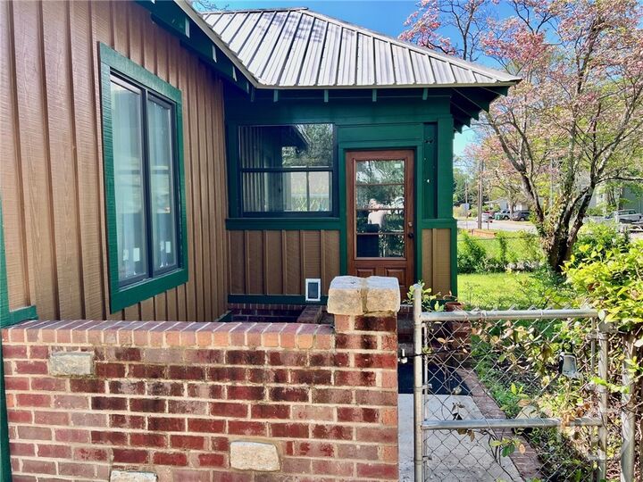 Property Photo:  178 First Street  GA 30601 