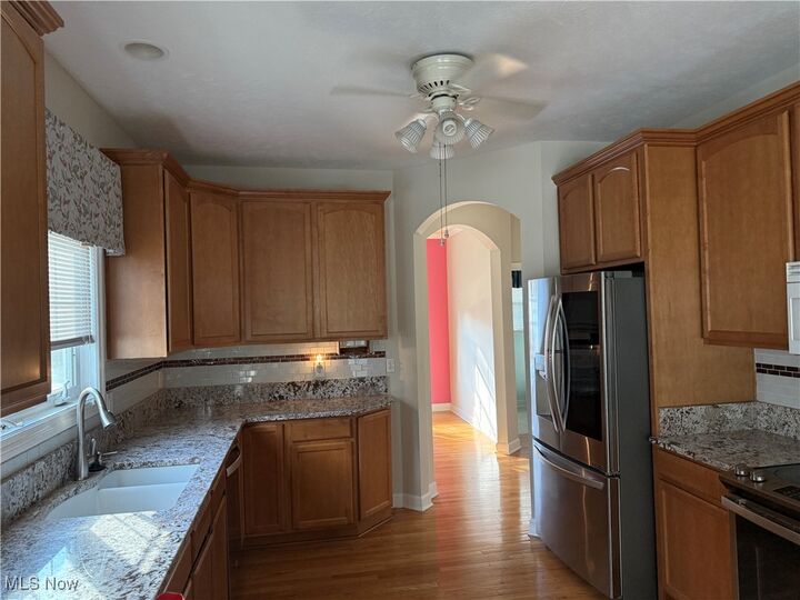 Property Photo: 8285 Manor Gate Way OH 44060